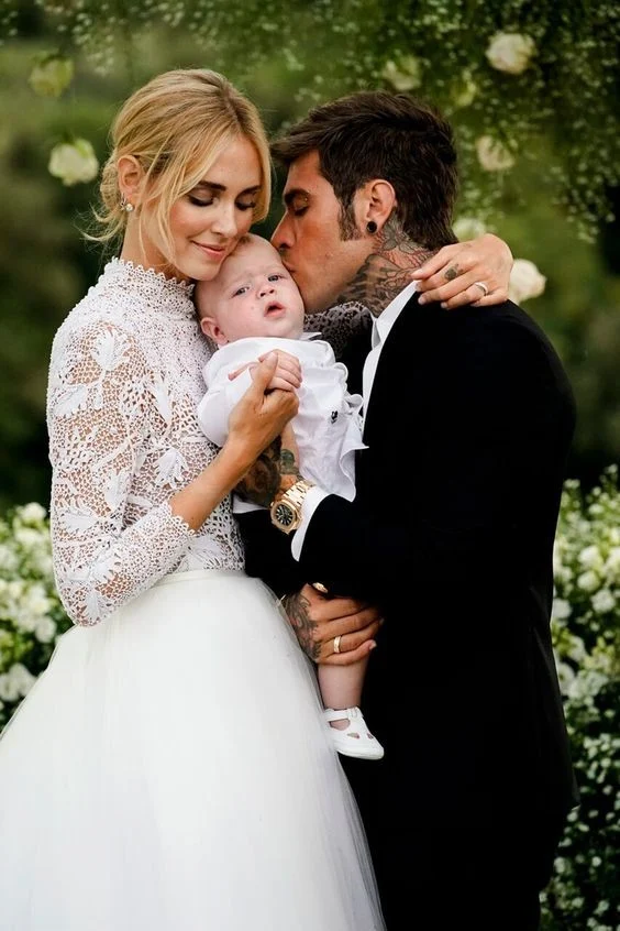 Ferragnez-wedding-photo-with-adorable-Leone