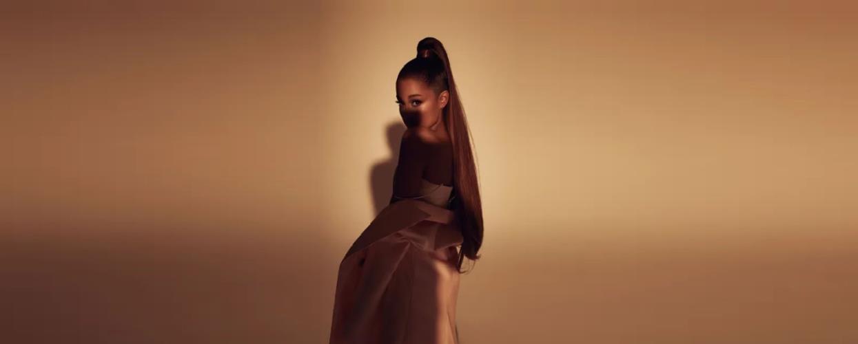 5323549003992155 ARIANA GRANDE 1