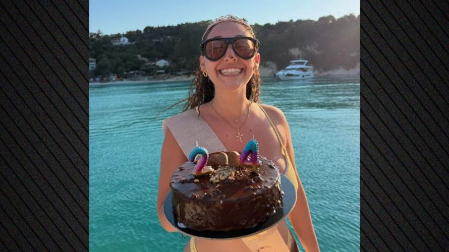 &Eta; &Kappa;&lambda;&alpha;&upsilon;&delta;ί&alpha; έ&gamma;&iota;&nu;&epsilon; 24 &kappa;&alpha;&iota; &gamma;&iota;ό&rho;&tau;&alpha;&sigma;&epsilon; &tau;&alpha; &gamma;&epsilon;&nu;έ&theta;&lambda;&iota;ά &tau;&eta;&sigmaf; &pi;ά&nu;&omega; &sigma;&epsilon; &sigma;&kappa;ά&phi;&omicron;&sigmaf; &mu;&epsilon; &tau;&eta;&nu; &pi;&alpha;&rho;έ&alpha; &tau;&eta;&sigmaf;