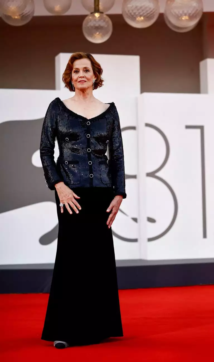 2024-08-28T171139Z_1037487281_RC25P9A4MLNJ_RTRMADP_3_FILMFESTIVAL-VENICE-SIGOURNEY-WEAVER-768x1298