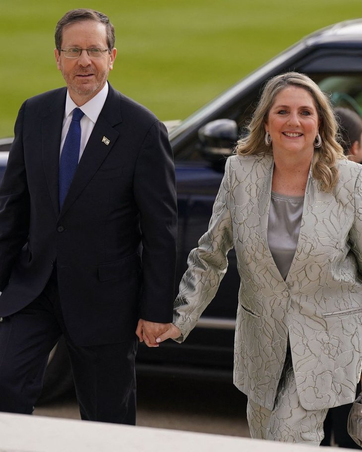 israels-president-isaac-herzog-and-his-wife-michal-arrive-news-photo-1683304091