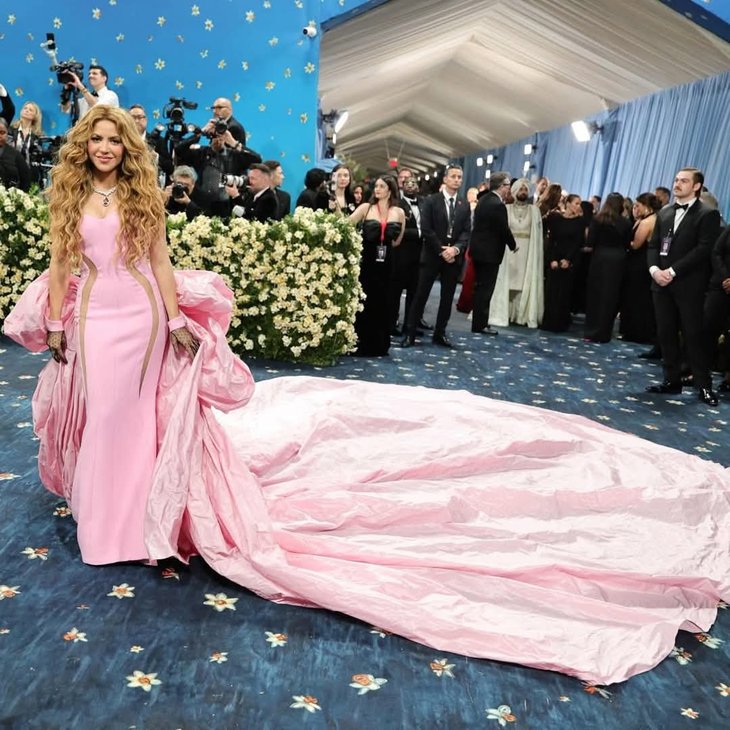 e1b5acf813d8-new-york-new-york-madonna-attends-the-2025-met-gala-celebrating-superfine-tailor (1)