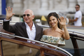 jeff-bezos-lauren-sanchez-leave-107200940