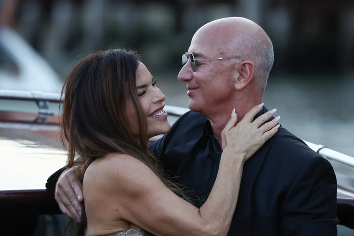2025-06-28t184813z-1606363819-rc2ubfaeni58-rtrmadp-3-people-bezos-wedding-1400x935
