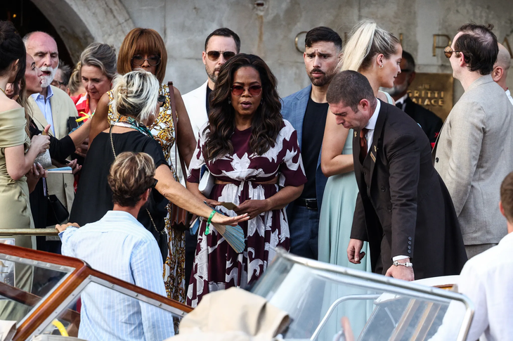 oprah-winfrey-looks-leaves-gritti-107199095_337097