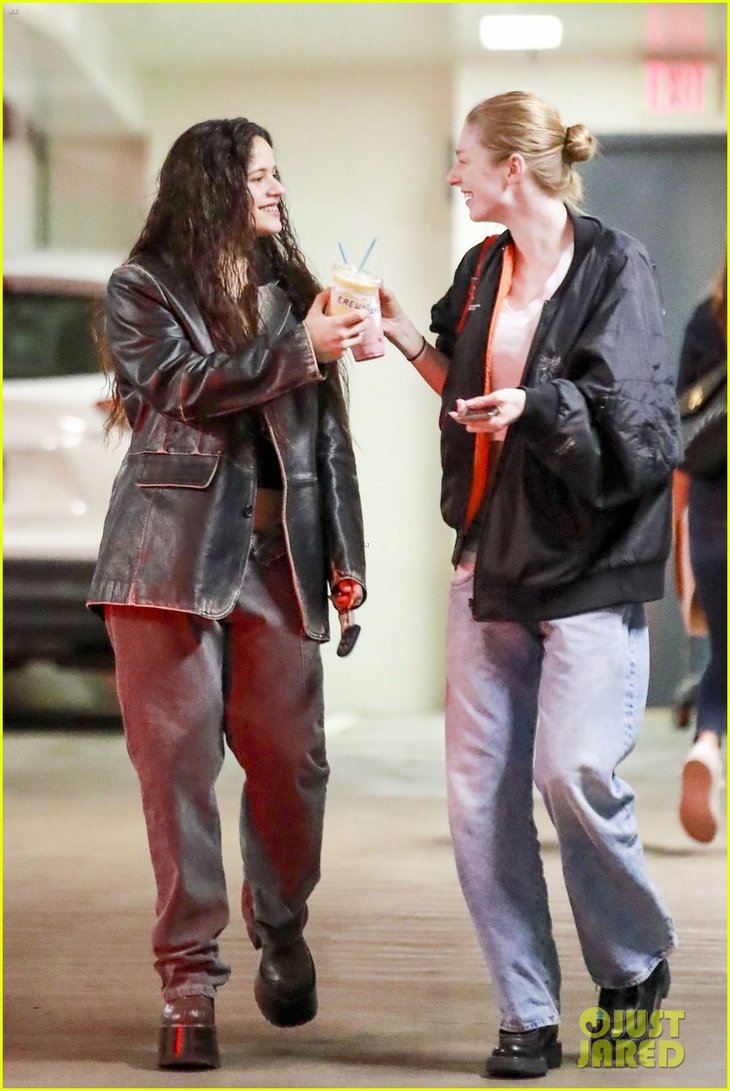 rosalia-hunter-schafer-grab-smoothies-outing-in-la-10