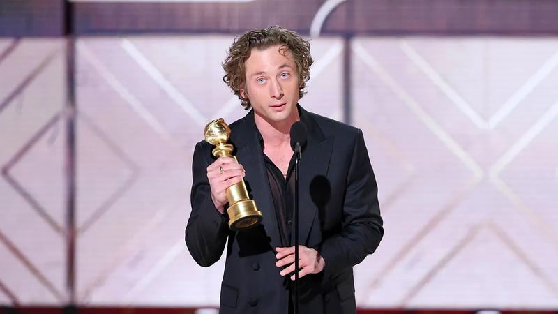 Jeremy-Allen-White-Golden-Globe-Stage-GettyImages-1908165528-H-2024