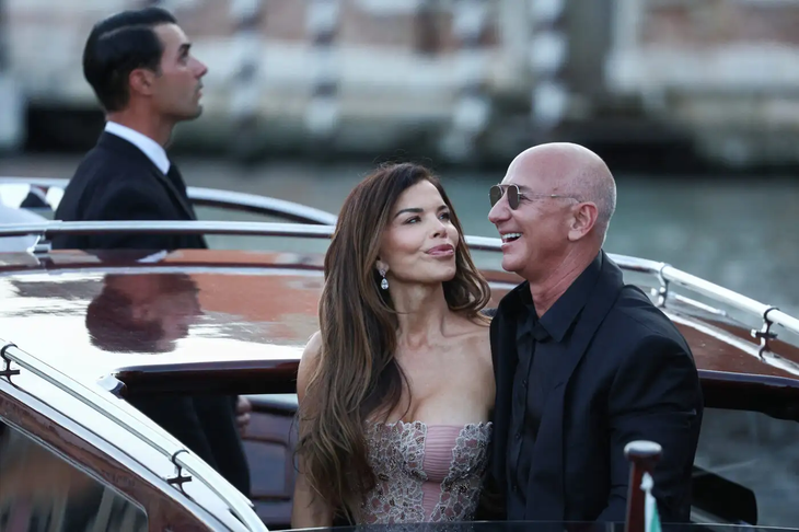 2025-06-28t184600z-1504686203-rc2ubfaxy2sb-rtrmadp-3-people-bezos-wedding-1400x933