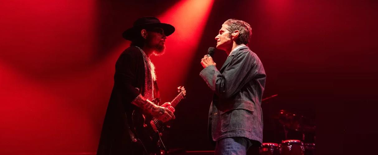 Perry-Farrell-Punches-Dave-Navarro-at-Janes-Addiction-Reunion-Concert-02-2024