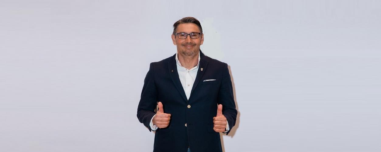 ΝΙΚΟΣ ΚΑΚΛΑΜΑΝΑΚΗΣ 1