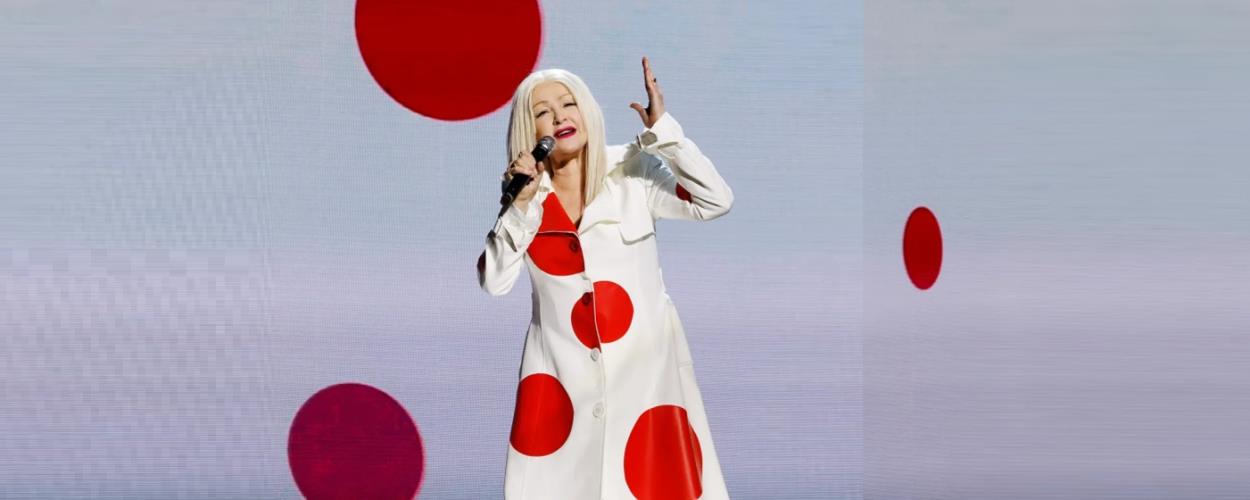 Η Cyndi Lauper πραγματοποίησε την τελευταία συναυλία της αποχαιρετιστήριας περιοδείας της για τα 40 χρόνια καριέρας της
