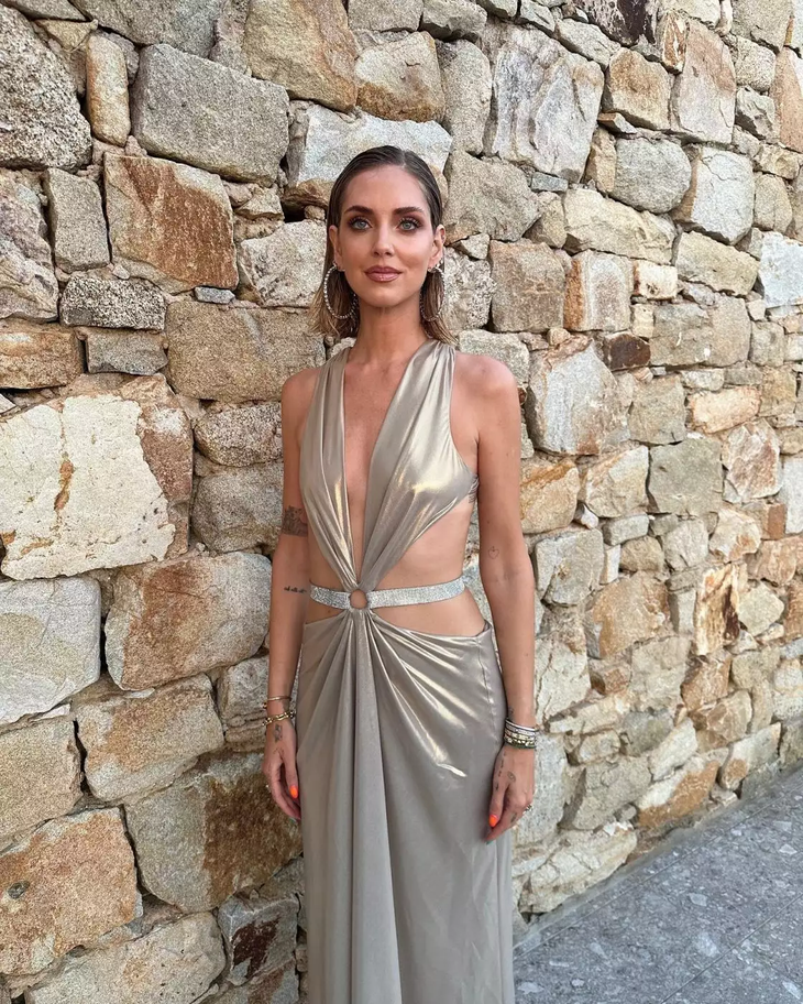 chiara-f-large