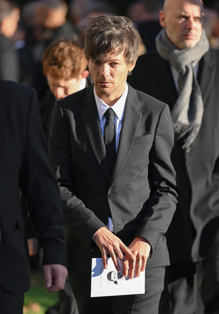 Louis-Tomlinson-Liam-Payne-Former-One-Direction-Bandmates-Attend-Singer-Funeral