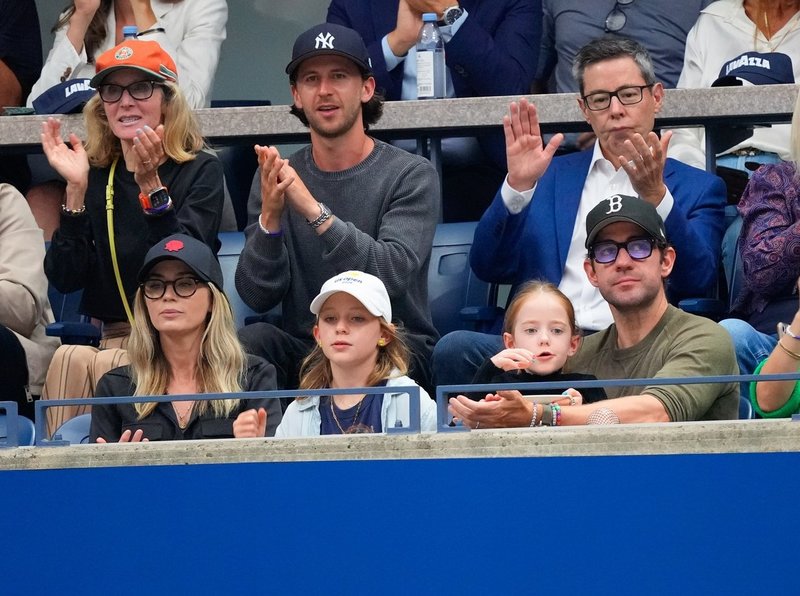 emily-blunt-john-krasinski-us-open-with-their-kids-01